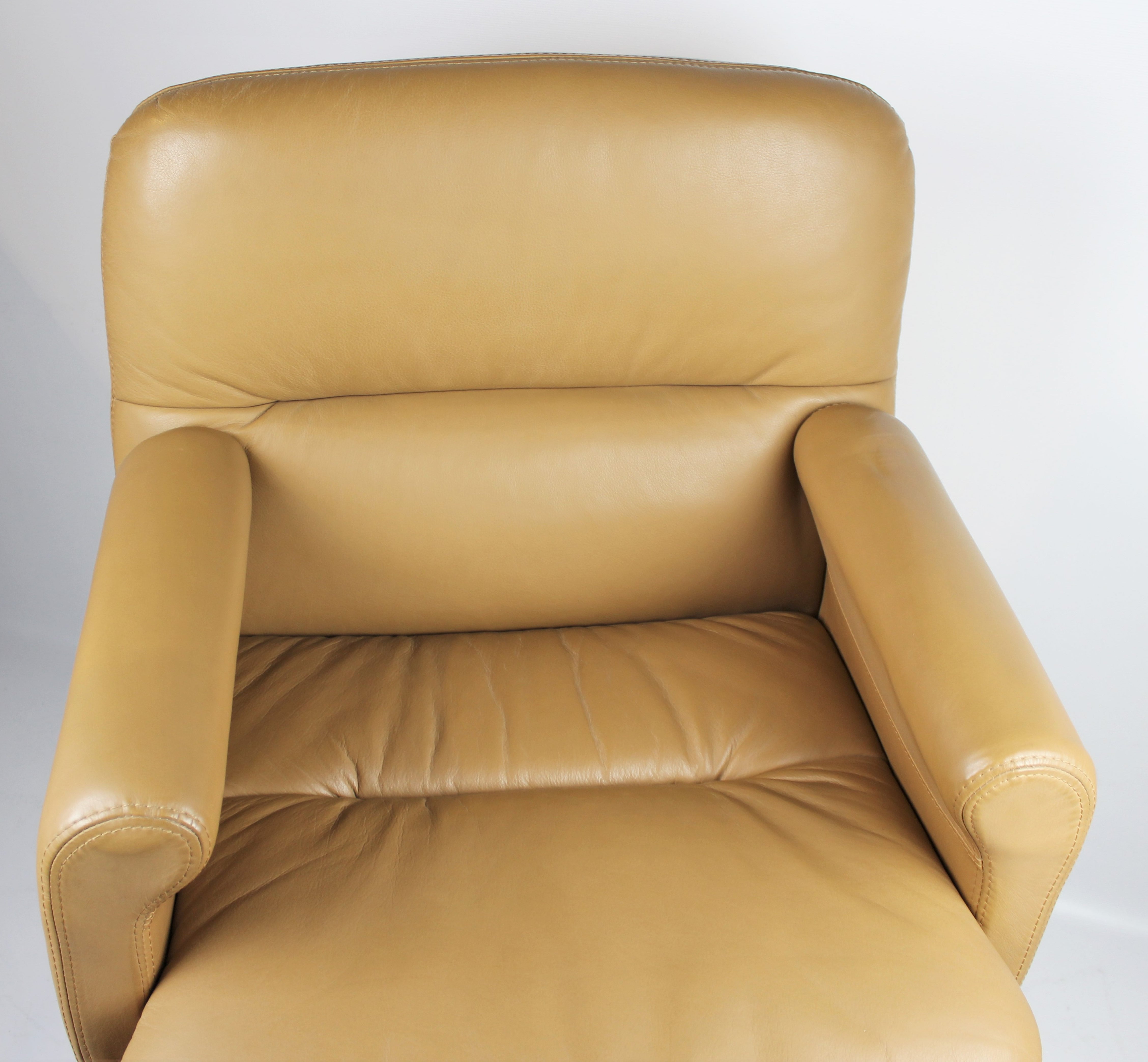 Traditional Beige Leather Office Chair - HSN-B019